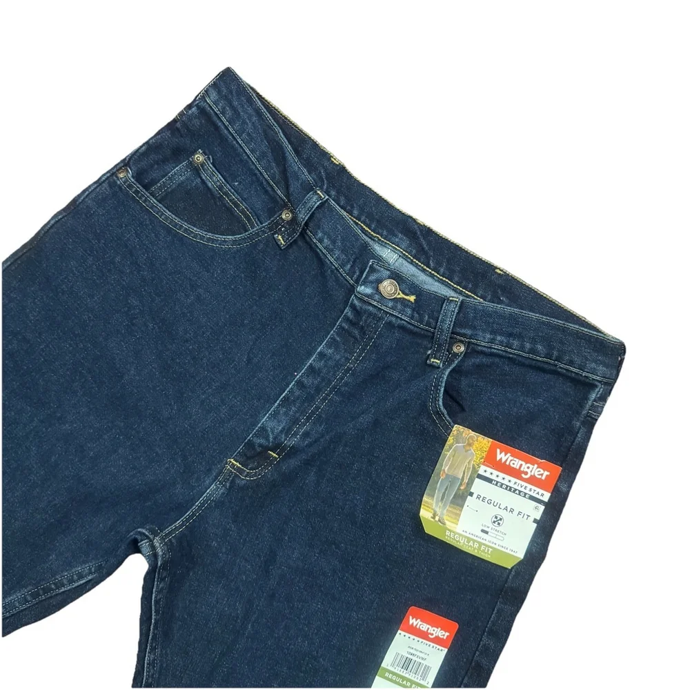 NWT Wrangler Regular Fit Size:34x32 Regular Fit Jeans Straight Dark Wash Men